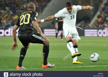 Kevin Prince Boateng (R) of Ghana vies with Jerome Boateng of Germany celebrate during the FIFA World Cup 2010 group D match between Ghana and Germany at the Soccer City Stadium in Johannesburg, South Africa 23 June 2010. Photo: Bernd Weissbrod dpa - Please refer to http://dpaq.de/FIFA-WM2010-TC