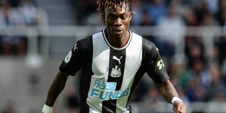 NEWCASTLE UPON TYNE, ENGLAND - AUGUST 31: Christian Atsu of Newcastle United (30)  passes the ball during the Premier League match between Newcastle United and Watford FC at St. James Park on August 31, 2019 in Newcastle upon Tyne, United Kingdom. (Photo by Serena Taylor/Newcastle United via Getty Images)