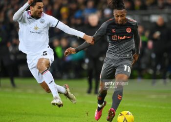 SWANSEA, WALES - JANUARY 17: Antoine Semenyo of Bristol City battles for possession with Ben Cabango of Swansea City during the Emirates FA Cup Third Round Replay match between Swansea City and Bristol City at Swansea.com Stadium on January 17, 2023 in Swansea, Wales. (Photo by Dan Mullan/Getty Images)