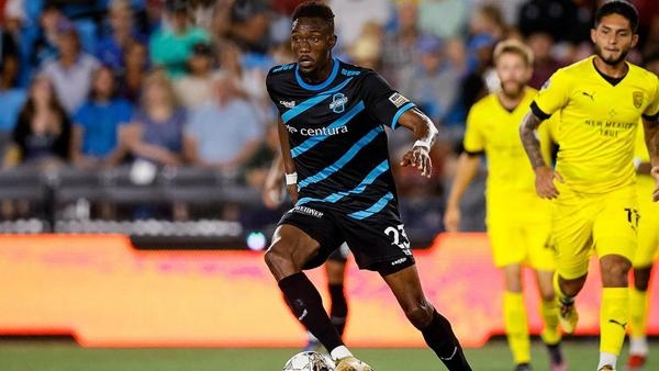 Colorado Springs, Colorado Springs Switchbacks FC, New Mexico United, Switchbacks FC, USL, football, soccer
Aug 27, 2022; Colorado Springs, CO, USA; Colorado Springs Switchbacks FC forward Elvis Amoh (23) controls the ball in the second half against New Mexico United at Weidner Field. Credit: Isaiah J. Downing/Switchbacks FC
