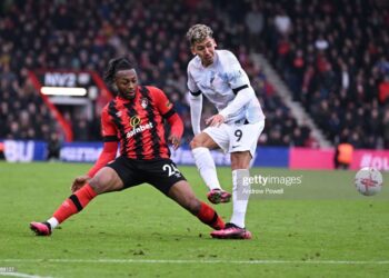 BOURNEMOUTH, ENGLAND - MARCH 11: ( THE SUN OUT,THE SUN ON SUNDAY OUT)  Roberto Firmino of Liverpool with Antoine Semenyo of AFC Bournemouth  during the Premier League match between AFC Bournemouth and Liverpool FC at Vitality Stadium on March 11, 2023 in Bournemouth, England. (Photo by Andrew Powell/Liverpool FC via Getty Images)