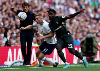 Soccer Football - Premier League - Tottenham Hotspur v Southampton - Tottenham Hotspur Stadium, London, Britain - August 6, 2022 Tottenham Hotspur's Dejan Kulusevski in action with Southampton's Mohammed Salisu as Tottenham Hotspur manager Antonio Conte looks on Action Images via Reuters/Matthew Childs