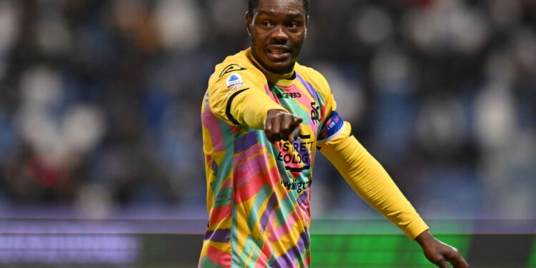 REGGIO NELL'EMILIA, ITALY - MARCH 17: Emmanuel Gyasi of Spezia Calcio reacts during the Serie A match between US Sassuolo and Spezia Calcio at Mapei Stadium - Citta' del Tricolore on March 17, 2023 in Reggio nell'Emilia, Italy. (Photo by Alessandro Sabattini/Getty Images)
