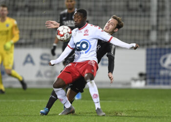 EUPEN, BELGIUM - DECEMBER 21 : Eric Ocansey forward of KV Kortrijk and Jon Bautista forward of KAS Eupen during the Jupiler Pro League match between KAS Eupen and KV Kortrijk on December 21, 2019 in Eupen, Belgium, 21/12/19 ( Photo by DH / Photonews