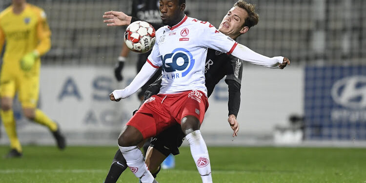 EUPEN, BELGIUM - DECEMBER 21 : Eric Ocansey forward of KV Kortrijk and Jon Bautista forward of KAS Eupen during the Jupiler Pro League match between KAS Eupen and KV Kortrijk on December 21, 2019 in Eupen, Belgium, 21/12/19 ( Photo by DH / Photonews
