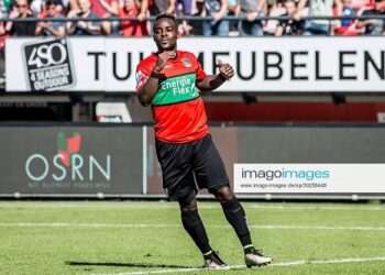 NIJMEGEN - 25-09-2016 , NEC Nijmegen - Willem II 0-0 , Eredivsie , Stadion De Goffert , Voetbal , Seizoen 2016/2017 , NEC Nijmegen speler Reagy Ofosu baalt na gemiste kans NEC - Willem II *** NIJMEGEN 25 09 2016 NEC Nijmegen Willem II 0 0 Eredivsie Stadium De Goffert Football Season 2016 2017 NEC Nijmegen player Reagy Ofosu bounces after missed chance NEC Willem II PUBLICATIONxNOTxINxNED