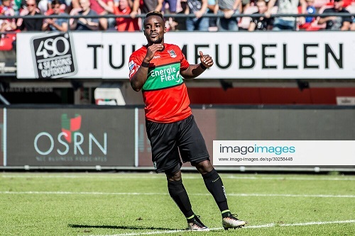 NIJMEGEN - 25-09-2016 , NEC Nijmegen - Willem II 0-0 , Eredivsie , Stadion De Goffert , Voetbal , Seizoen 2016/2017 , NEC Nijmegen speler Reagy Ofosu baalt na gemiste kans NEC - Willem II *** NIJMEGEN 25 09 2016 NEC Nijmegen Willem II 0 0 Eredivsie Stadium De Goffert Football Season 2016 2017 NEC Nijmegen player Reagy Ofosu bounces after missed chance NEC Willem II PUBLICATIONxNOTxINxNED