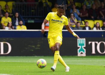 VILLARREAL, SPAIN - APRIL 15: Samuel Chukwueze of Villarreal CF scores the team's first goal which is later disallowed during the LaLiga Santander match between Villarreal CF and Real Valladolid CF at Estadio de la Ceramica on April 15, 2023 in Villarreal, Spain. (Photo by Aitor Alcalde/Getty Images)