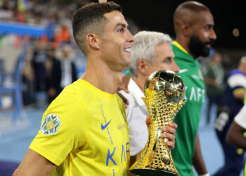 Soccer Football - Arab Club Champions Cup - Final - Al Hilal v Al Nassr - King Fahd Stadium, Taif, Saudi Arabia - August 12, 2023 Al Nassr's Cristiano Ronaldo celebrates with the trophy after winning the Arab Club Champions Cup final  REUTERS/Stringer