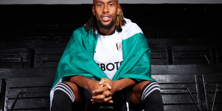 Alex Iwobi signs for Fulham