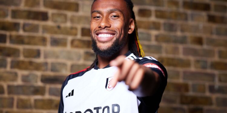 Alex Iwobi signs for Fulham