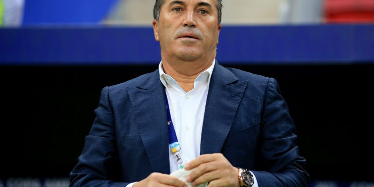 BRASILIA, BRAZIL - JUNE 27: Head coach of Venezuela José Peseiro looks on before a Group B Match between Venezuela and Peru as part of Copa America Brazil 2021 at Mane Garrincha Stadium on June 27, 2021 in Brasilia, Brazil. (Photo by Buda Mendes/Getty Images)