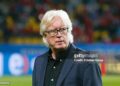 VINA DEL MAR, CHILE - MAY 27: Winfried Schaefer coach of Jamaica gives instructions to his players during an international friendly match between Chile and Jamaica at Sausalito Stadium on May 27, 2016 in Via del Mar, Chile. (Photo by Esteban Garay/LatinContent via Getty Images)
