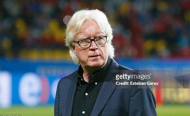VINA DEL MAR, CHILE - MAY 27: Winfried Schaefer coach of Jamaica gives instructions to his players during an international friendly match between Chile and Jamaica at Sausalito Stadium on May 27, 2016 in Via del Mar, Chile. (Photo by Esteban Garay/LatinContent via Getty Images)