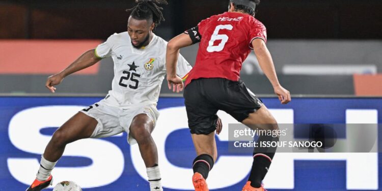 Ghana's forward #25 Antoine Semenyo fights for the ball with Egypt's defender #6 Ahmed Hegazy during the Africa Cup of Nations (CAN) 2024 group B football match between Egypt and Ghana at the Felix Houphouet-Boigny Stadium in Abidjan on January 18, 2024. (Photo by Issouf SANOGO / AFP) (Photo by ISSOUF SANOGO/AFP via Getty Images)