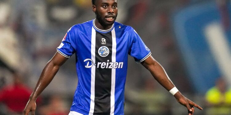HELMOND, NETHERLANDS - AUGUST 18: Dennis Gyamfi of FC Den Bosch reacts during the Dutch Keuken Kampioen Divisie match between Helmond Sport and FC Den Bosch at GS Staalwerken Stadion on August 18, 2023 in Helmond, Netherlands. (Photo by Joris Verwijst/BSR Agency/Getty Images)