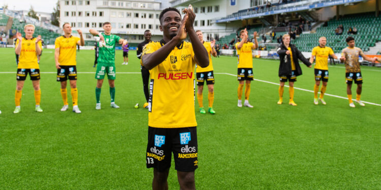 220911 Elfsborgs Michael Baidoo jublar efter  fotbollsmatchen i Allsvenskan mellan GIF Sundsvall och Elfsborg den 11 september 2022 i Sundsvall. 
Foto: Pär Olert / BILDBYRÅN / COP 108 / PO0056
