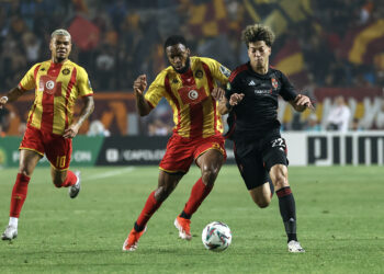 Emam Ashour of Al Ahly challenged by Roger Ben Boris Aholou of Esperance Tunis during the CAF Champions League 2023/24 1st leg final match between Esperance Tunis and Al Ahly at Hammadi Agrebi Stadium in Rades, Tunisia on the 18 May 2024 ©BackpagePix