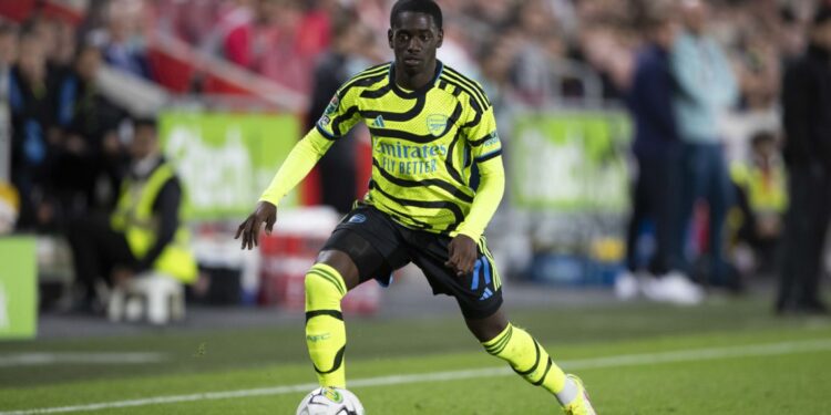 BRENTFORD, ENGLAND - SEPTEMBER 27: Charles Sagoe Jr. of Arsenal in possession during the Carabao Cup Third Round match between Brentford and Arsenal at Gtech Community Stadium on September 27, 2023 in Brentford, England. (Photo by MB Media/Getty Images)
