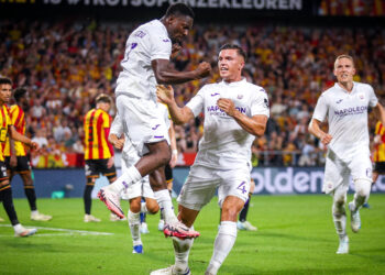 MECHELEN,, BELGIUM - AUGUST 17 : Amuzu Francis midfielder of RSC Anderlecht celebrates after scoring a goal to make it 1-2 during the Jupiler Pro League match between KV Mechelen and RSC Anderlecht on August 17, 2024 in Mechelen,, Belgium, 17/08/2024 ( Photo by Tomas Sisk / Photo News