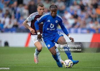 LEICESTER, ENGLAND - AUGUST 31: Abdul Fatawu of Leicester City is challenged by Lucas Digne of Aston Villa during the Premier League match between Leicester City FC and Aston Villa FC at The King Power Stadium on August 31, 2024 in Leicester, England. (Photo by Joe Prior/Visionhaus via Getty Images)