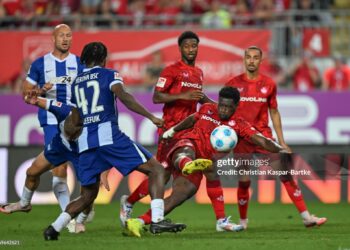 KAISERSLAUTERN, GERMANY - AUGUST 31: Ragnar Ache of 1. FC Kaiserslauternin actio during the Second Bundesliga match between 1. FC Kaiserslautern and Hertha BSC at Fritz-Walter-Stadion on August 31, 2024 in Kaiserslautern, Germany. (Photo by Christian Kaspar-Bartke/Getty Images)