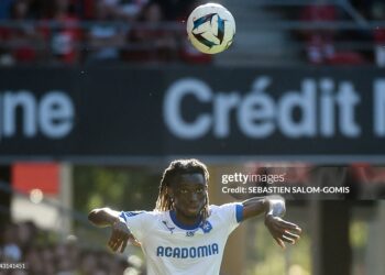 Auxerre's Ghanaian defender Gideon Mensah heads the ball during the French L1 football match between Stade Rennais FC and AJ Auxerre at The Roazhon Park Stadium in Rennes, western France on September 11, 2022. (Photo by Sebastien SALOM-GOMIS / AFP) (Photo by SEBASTIEN SALOM-GOMIS/AFP via Getty Images)