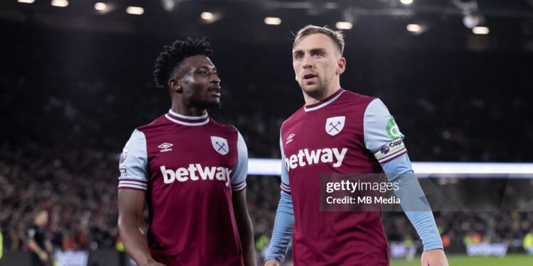 LONDON, ENGLAND - DECEMBER 9: Jarrod Bowen of West Ham United celebrates with his teammate Mohammed Kudus of West Ham United after scoring his side's second goal during the Premier League match between West Ham United FC and Wolverhampton Wanderers FC at London Stadium on December 9, 2024 in London, England. (Photo by MB Media/Getty Images)