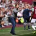 LONDON, ENGLAND - SEPTEMBER 21: Julen Lopetegui, Manager of West Ham United, gestures towards Mohammed Kudus of West Ham United during the Premier League match between West Ham United FC and Chelsea FC at London Stadium on September 21, 2024 in London, England. (Photo by Justin Setterfield/Getty Images)
