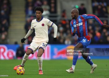 LONDON, ENGLAND - JANUARY 04: Josh-Kofi Acheampong of Chelsea runs with the ball whilst under pressure from Jean-Philippe Mateta of Crystal Palace during the Premier League match between Crystal Palace FC and Chelsea FC at Selhurst Park on January 04, 2025 in London, England. (Photo by Chris Lee - Chelsea FC/Chelsea FC via Getty Images)