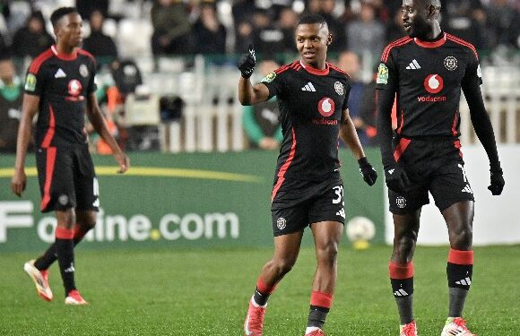 Mohau Nkota of Orlando Pirates celebrates goal with teammates during the CAF Champions League 2024/25 Quarter Final 1st Leg match between MC Alger and Orlando Pirates at Stade du 5-Juillet 1962 in Algiers, Algeria on 1 April 2025 ©BackpagePix