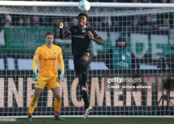 18 January 2025, North Rhine-Westphalia, Münster: Soccer, Bundesliga 2, SC Preußen Münster - SpVgg Greuther Fürth, Matchday 18 at Stadion an der Hammer Straße (Preußenstadion). Fürth's Gideon Jung heads the ball. Photo: Friso Gentsch/dpa - IMPORTANT NOTE: In accordance with the regulations of the DFL German Football League and the DFB German Football Association, it is prohibited to utilize or have utilized photographs taken in the stadium and/or of the match in the form of sequential images and/or video-like photo series. (Photo by Friso Gentsch/picture alliance via Getty Images)