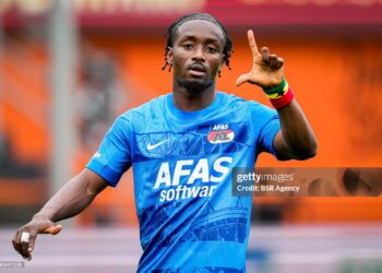 VOLENDAM, NETHERLANDS - AUGUST 17: Ibrahim Sadiq of AZ celebrates after scoring his teams first goal during the Dutch Eredivisie match between FC Volendam and AZ at Kras Stadion on August 17, 2025 in Volendam, Netherlands. (Photo by Ed van de Pol/BSR Agency/Getty Images)