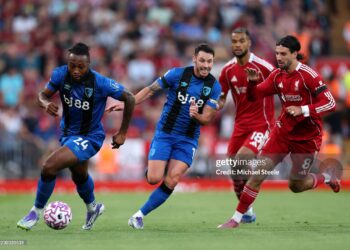 LIVERPOOL, ENGLAND - AUGUST 15: Antoine Semenyo of AFC Bournemouth breaks away from Dominik Szoboszlai of Liverpool during the Premier League match between Liverpool and Bournemouth at Anfield on August 15, 2025 in Liverpool, England. (Photo by Michael Steele/Getty Images)
