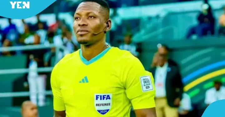 Referee Daniel Laryea