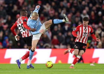 SUNDERLAND, ENGLAND - JANUARY 01: Erling Haaland of Manchester City battles for possession with Nordi Mukiele of Sunderland during the Premier League match between Sunderland and Manchester City at Stadium of Light on January 01, 2026 in Sunderland, England. (Photo by George Wood/Getty Images)