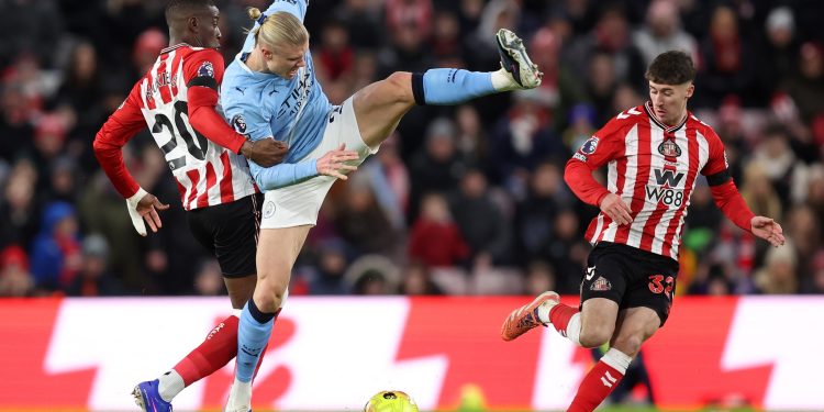 SUNDERLAND, ENGLAND - JANUARY 01: Erling Haaland of Manchester City battles for possession with Nordi Mukiele of Sunderland during the Premier League match between Sunderland and Manchester City at Stadium of Light on January 01, 2026 in Sunderland, England. (Photo by George Wood/Getty Images)