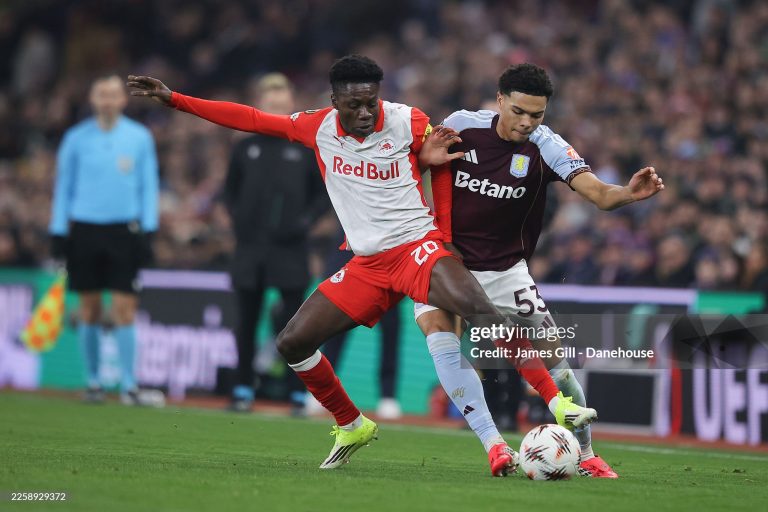 BIRMINGHAM, ENGLAND - JANUARY 29: Edmund Baidoo of FC Salzburg battles for possession with George Hemmings of Aston Villa during the UEFA Europa League 2025/26 League Phase MD8 match between Aston Villa FC and FC Salzburg at Villa Park on January 29, 2026 in Birmingham, England. (Photo by James Gill - Danehouse/Getty Images)