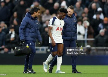 LONDON, ENGLAND - JANUARY 04: Mohammed Kudus of Tottenham Hotspur is helped off the pitch after getting injured during the Premier League match between Tottenham Hotspur and Sunderland at Tottenham Hotspur Stadium on January 04, 2026 in London, England. (Photo by Julian Finney/Getty Images)