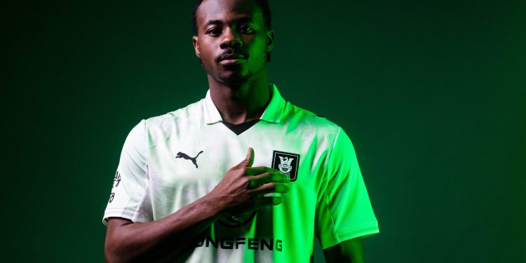 Kelvin Ofori posing after signing a contract for NK Olimpija Ljubljana, on June 26, 2025 in SRC Stozice, Ljubljana, Slovenia. Photo by Vid Ponikvar / Sportida