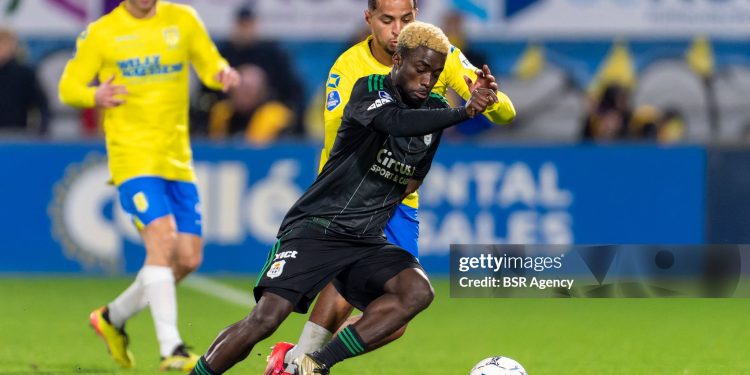 WAALWIJK, NETHERLANDS - DECEMBER 20: Braydon Marvin Manu of PEC Zwolle interacts with Mohamed Ihattaren of RKC Waalwijk during the Dutch Eredivisie match between RKC Waalwijk and PEC Zwolle at Mandemakers Stadion on December 20, 2024 in Waalwijk, Netherlands. (Photo by Joris Verwijst/BSR Agency/Getty Images)