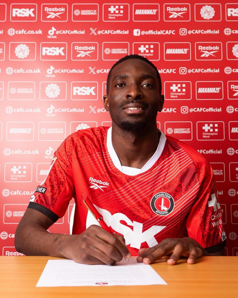 LONDON, ENGLAND - DECEMBER 26: Emmanuel Frimpong of Charlton Athletic attacks during the npower Championship match between Charlton Athletic and Ipswich Town at The Valley on December 26, 2012 in London, England. (Photo by Charlie Crowhurst/Getty Images)