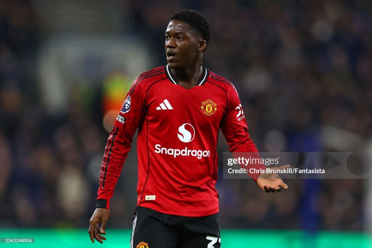 LIVERPOOL, ENGLAND - FEBRUARY 23: Kobbie Mainoo of Manchester United reacts during the Premier League match between Everton and Manchester United at Hill Dickinson Stadium on February 23, 2026 in Liverpool, England. (Photo by Chris Brunskill/Fantasista/Getty Images)