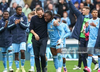 COVENTRY, ENGLAND - OCTOBER 18: Coventry City manager Frank Lampard enjoys a laugh with Brandon Thomas-Asante at the end of the match
 during the Sky Bet Championship match between Coventry City and Blackburn Rovers at The Coventry Building Society Arena on October 18, 2025 in Coventry, England. (Photo by Lee Parker - CameraSport via Getty Images)