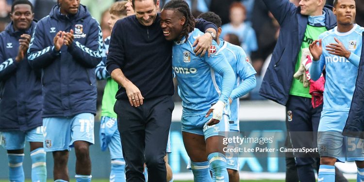 COVENTRY, ENGLAND - OCTOBER 18: Coventry City manager Frank Lampard enjoys a laugh with Brandon Thomas-Asante at the end of the match
 during the Sky Bet Championship match between Coventry City and Blackburn Rovers at The Coventry Building Society Arena on October 18, 2025 in Coventry, England. (Photo by Lee Parker - CameraSport via Getty Images)
