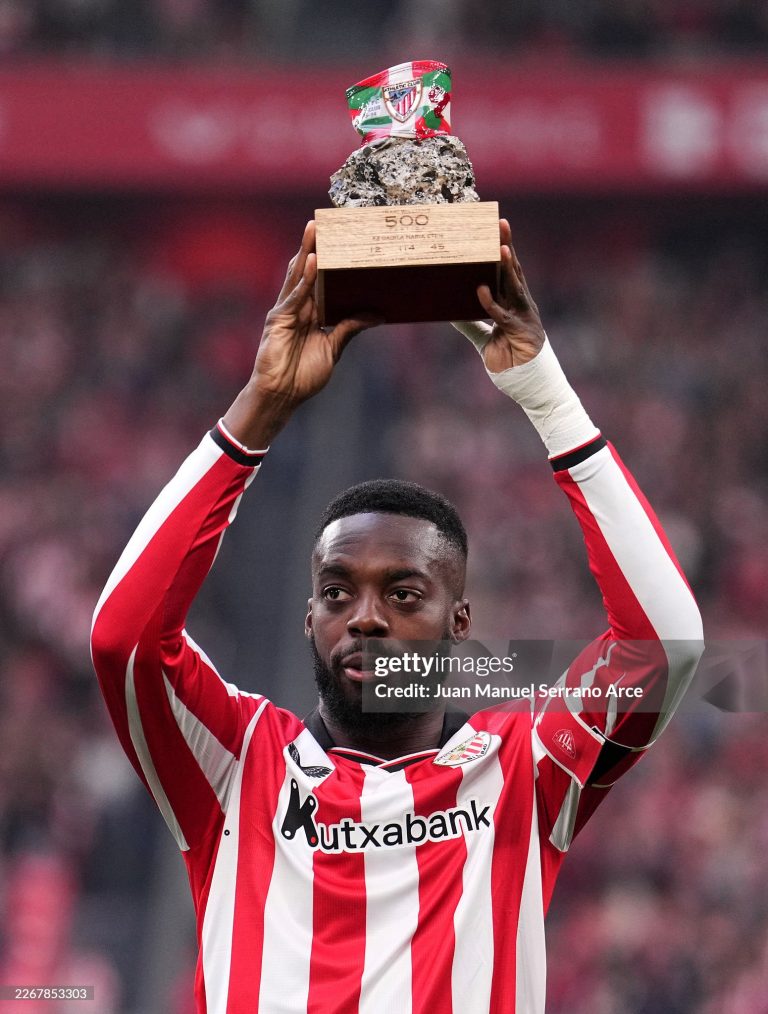 BILBAO, SPAIN - MARCH 22: Inaki Williams of Athletic Club lifts a trophy commemorating him for reaching 500 appearances for the club prior to the LaLiga EA Sports match between Athletic Club and Real Betis Balompie at Estadio de San Mames on March 22, 2026 in Bilbao, Spain. (Photo by Juan Manuel Serrano Arce/Getty Images)