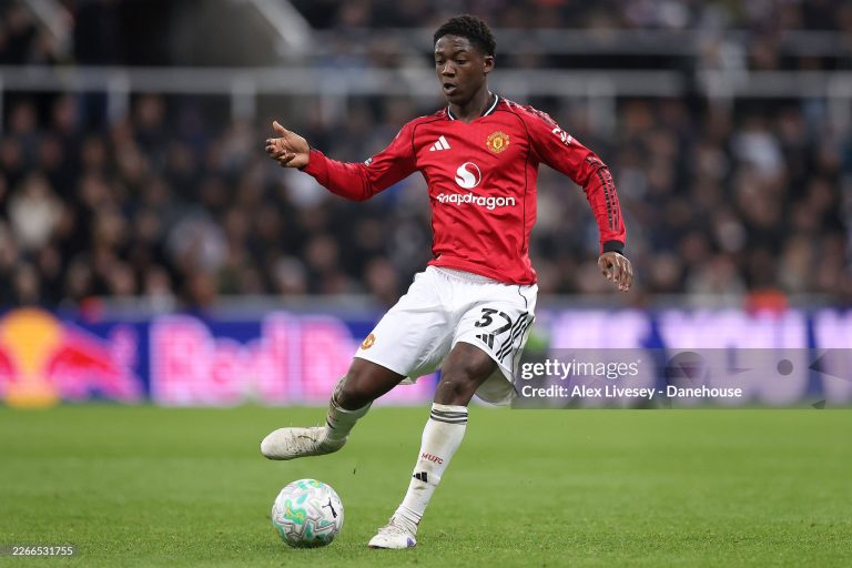 NEWCASTLE UPON TYNE, ENGLAND - MARCH 04: Kobbie Mainoo of Manchester United during the Premier League match between Newcastle United and Manchester United at St James' Park on March 04, 2026 in Newcastle upon Tyne, England. (Photo by Alex Livesey - Danehouse/Getty Images)