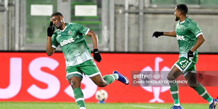 Ludogorets' Swiss forward #9 Kwadwo Duah (L) celebrates after scoring his team's first goal during the UEFA Europa League - knockout round play-off first leg - football match between PFC Ludogorets Razgrad and Ferencvarosi TC at the Ludogorets Arena in Razgrad on February 19, 2026. (Photo by Nikolay DOYCHINOV / AFP via Getty Images)
