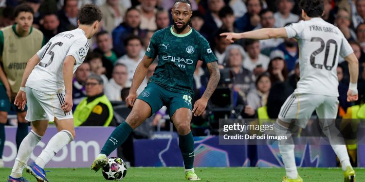 Madrid, Spain - March 11: Arda Gueler of Real Madrid, Antoine Semenyo of Manchester City and Fran Garcia of Real Madrid battle for the ball during the UEFA Champions League 2025/26 Round of 16 First Leg match between Real Madrid CF and Manchester City FC at Estadio Santiago Bernabeu on March 11, 2026 in Madrid, Spain. (Photo by Manu Reino/DeFodi Images/DeFodi via Getty Images)