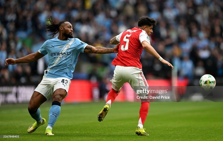 LONDON, ENGLAND - MARCH 22: Piero Hincapie of Arsenal is challenged by Antoine Semenyo of Manchester City during the Carabao Cup Final match between Arsenal and Manchester City at Wembley Stadium on March 22, 2026 in London, England. (Photo by David Price/Arsenal FC via Getty Images)